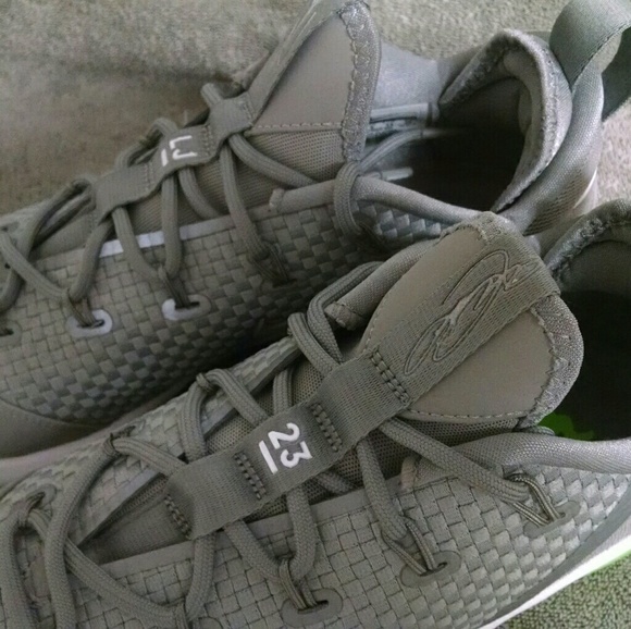 LeBron XIV Low - Picture 7 of 7